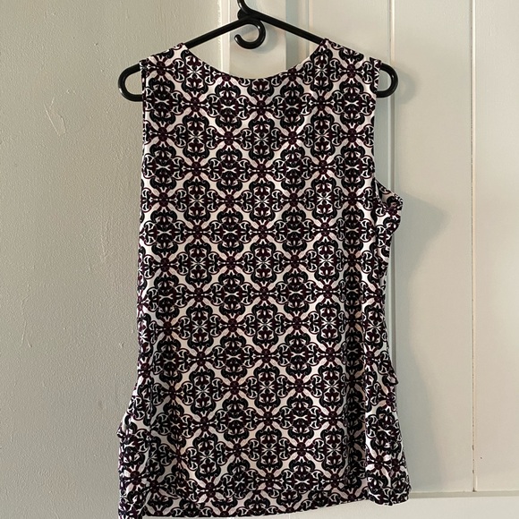 WHBM top in XL. Sleeveless geometric pattern - Picture 7 of 13